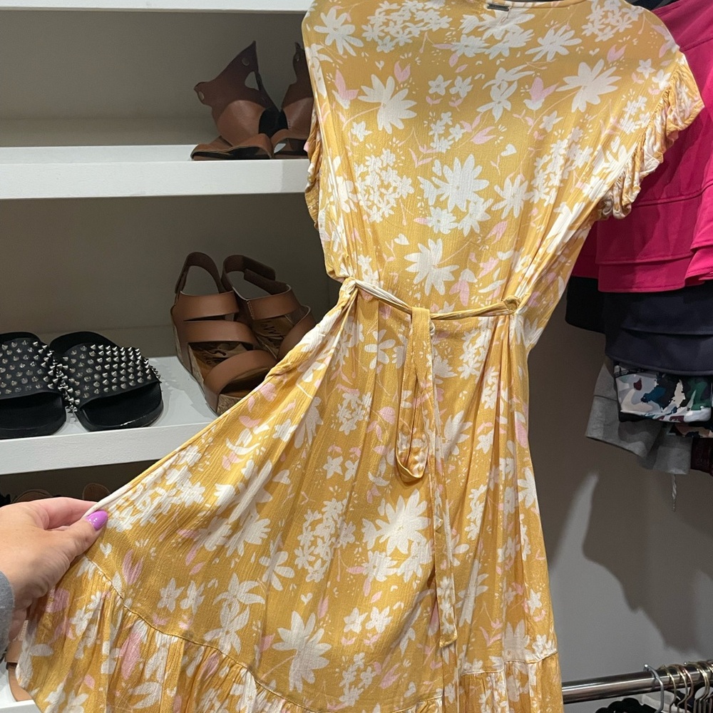 Billabong M - yellow floral sundress
